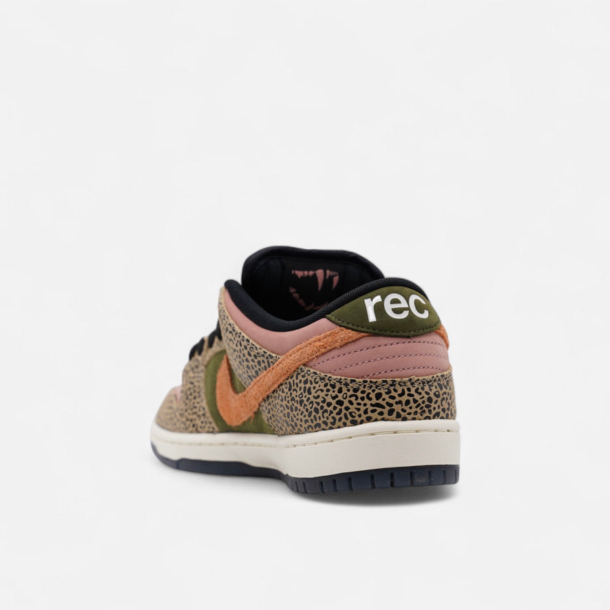 Nike SB - Dunk Low Pro Arts And Rec Shoes - Khaki/Amber Brown/Rough Green/Rust Pink