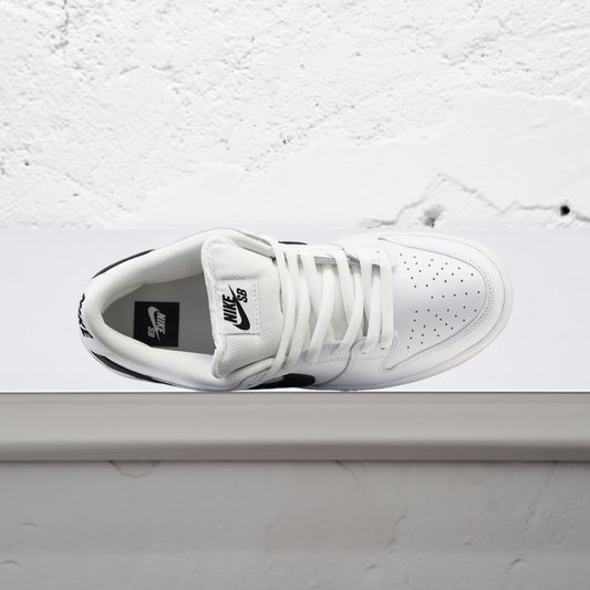 Nike SB - Dunk Low Pro Shoes - White/Black/Gum