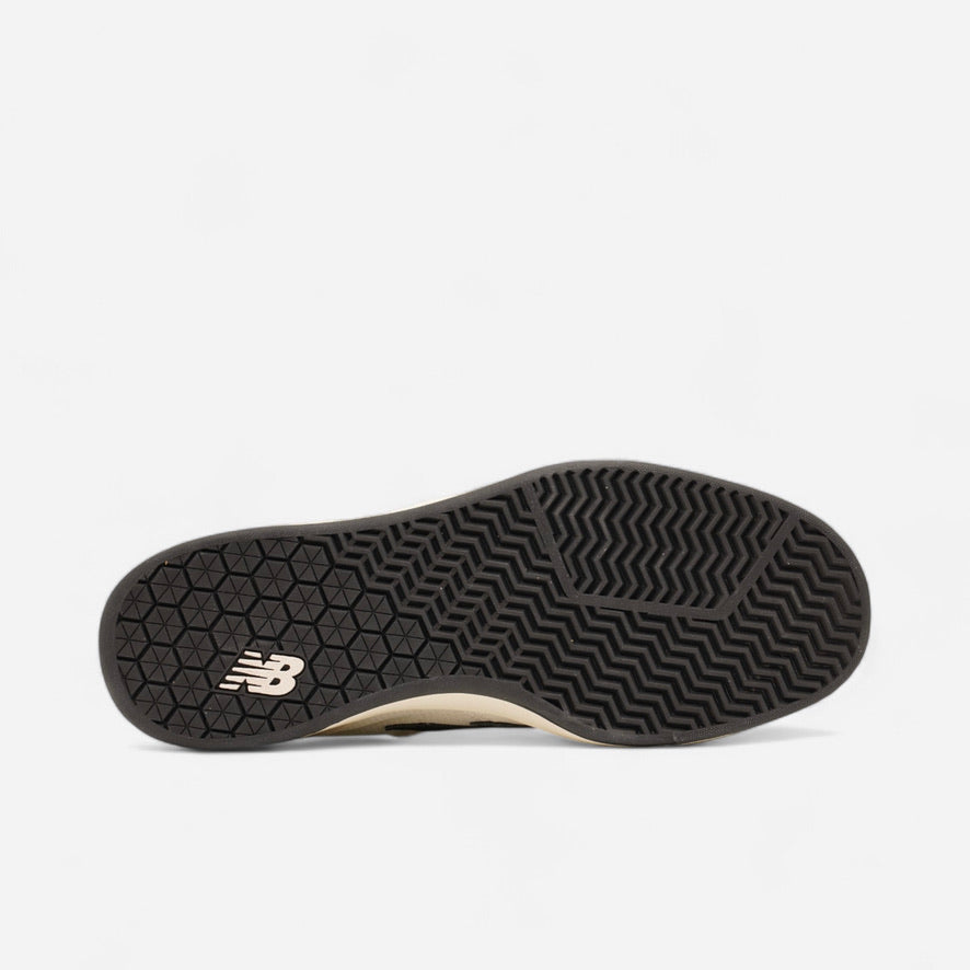 New Balance Numeric - 440 V2 Shoes - Sea Salt/Black