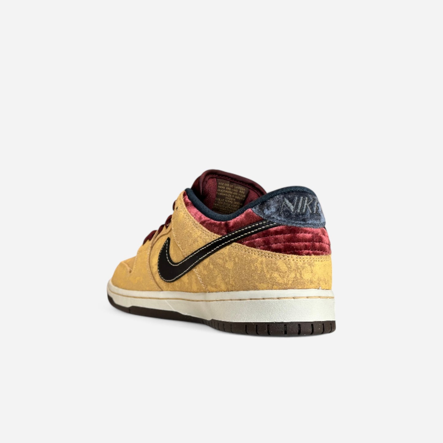 Nike SB - Dunk Low Pro "City of Cinema" Shoes - Celestial Gold/Black/Dark Red