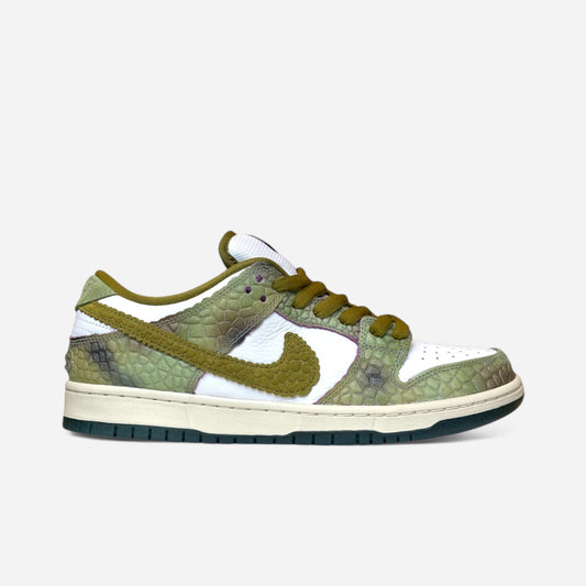 Nike SB - Dunk Low Pro Alexis Sablone "Chameleon" Shoes - Oil Green/Desert Moss/White